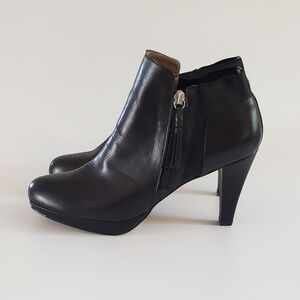 Adrienne Vittadini Perrine Women's Black Leather Bootie Size 11 M